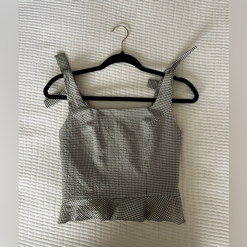 Von maur size s cropped tank top